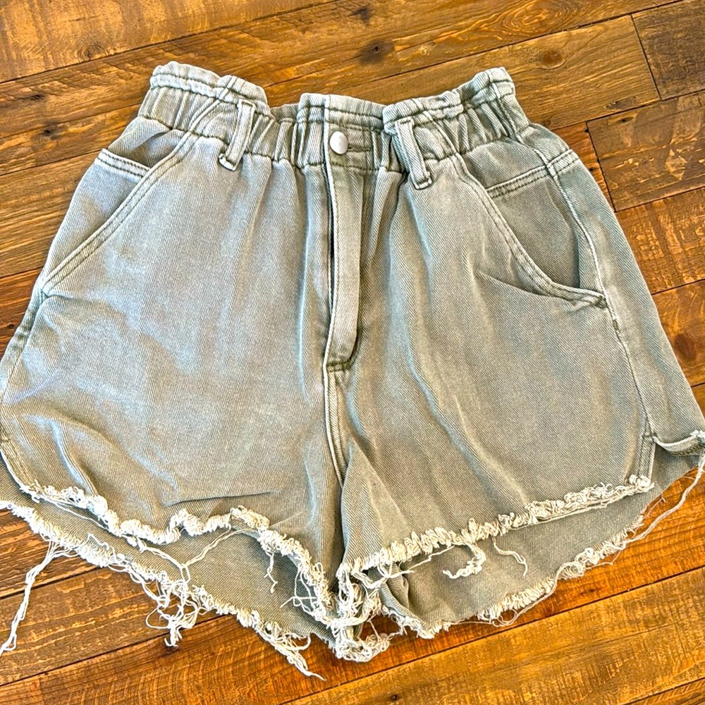 Perfect little high waisted shorts
